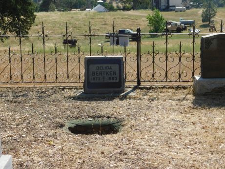 [Picture of Delida Bertken grave]